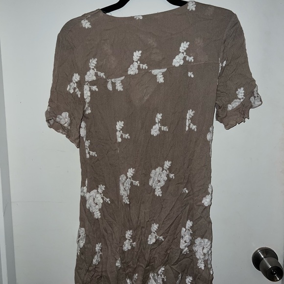 FOUR mini dresses of all different styles and brands. - Picture 4 of 16